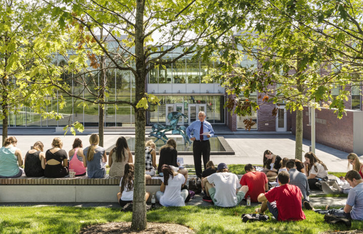 Sacred Heart University Martire Business & Communications Center – Sasaki